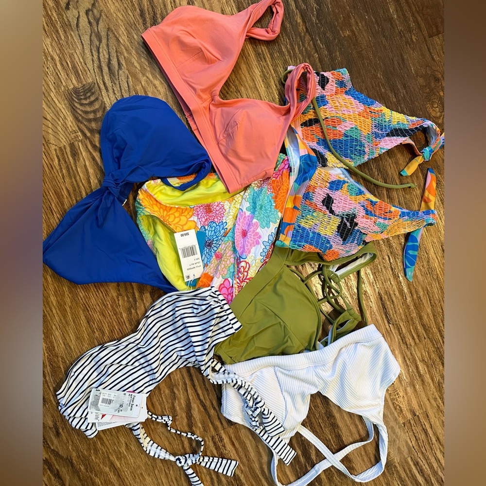 Women's Swimwear Bundle.bikini tops.Barely Worn&NWT Bottoms&1 top.7 PIECES TOTAL